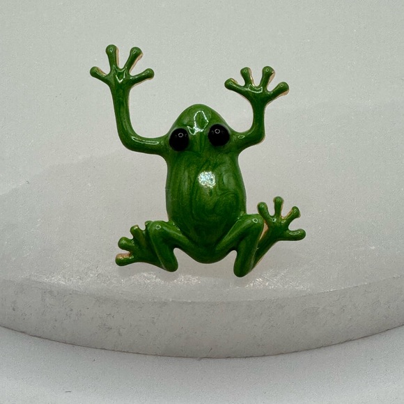 3/$20 Adorable Little Tree Frog Pin Brooch - Picture 3 of 8